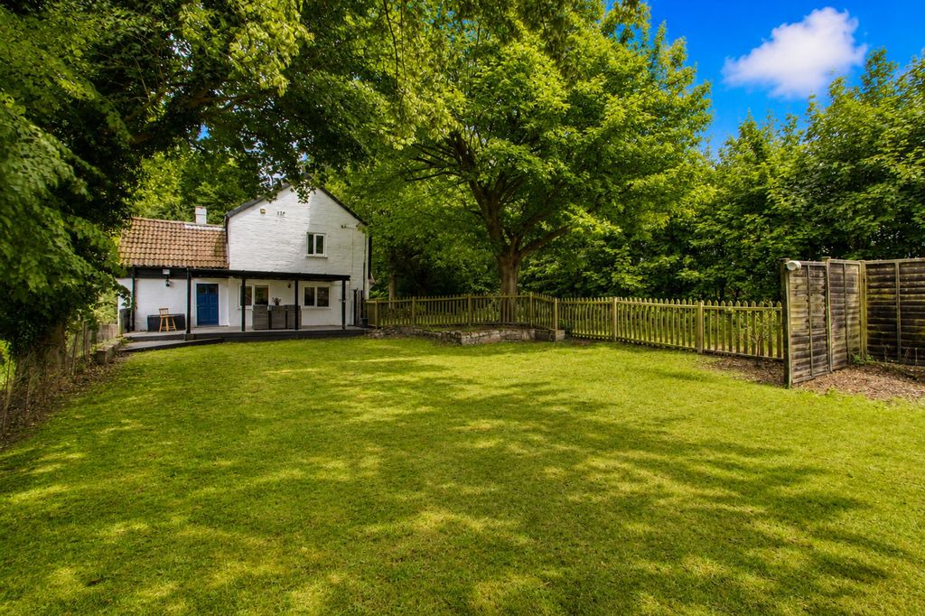 Property photo 3 of 27
