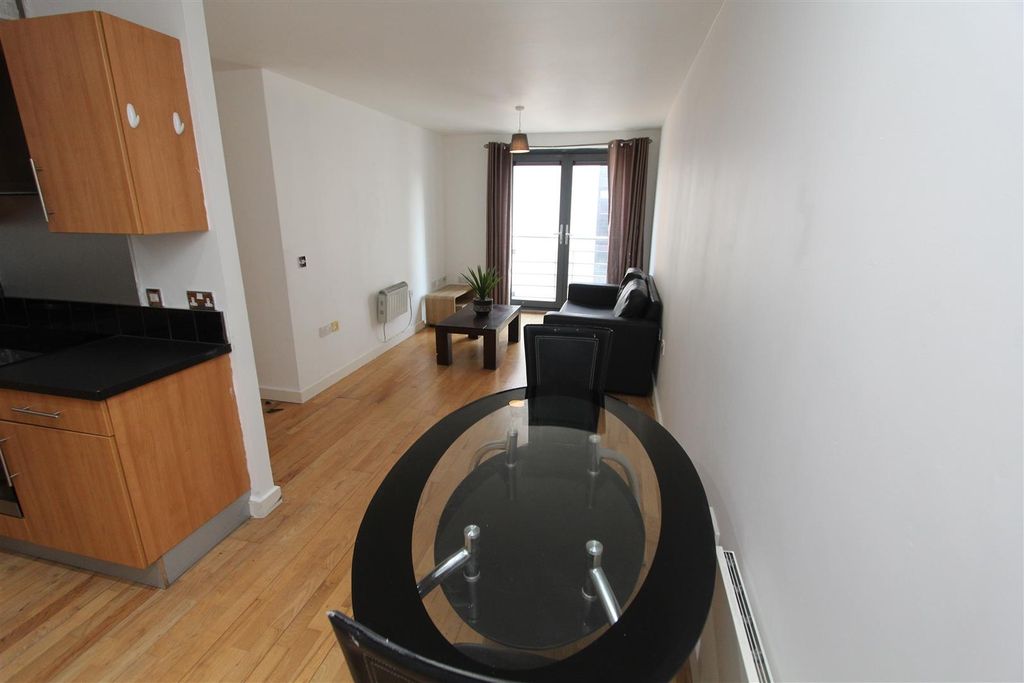Property photo 2 of 10 Bright Open-Plan Living With Stylish Dining Area...