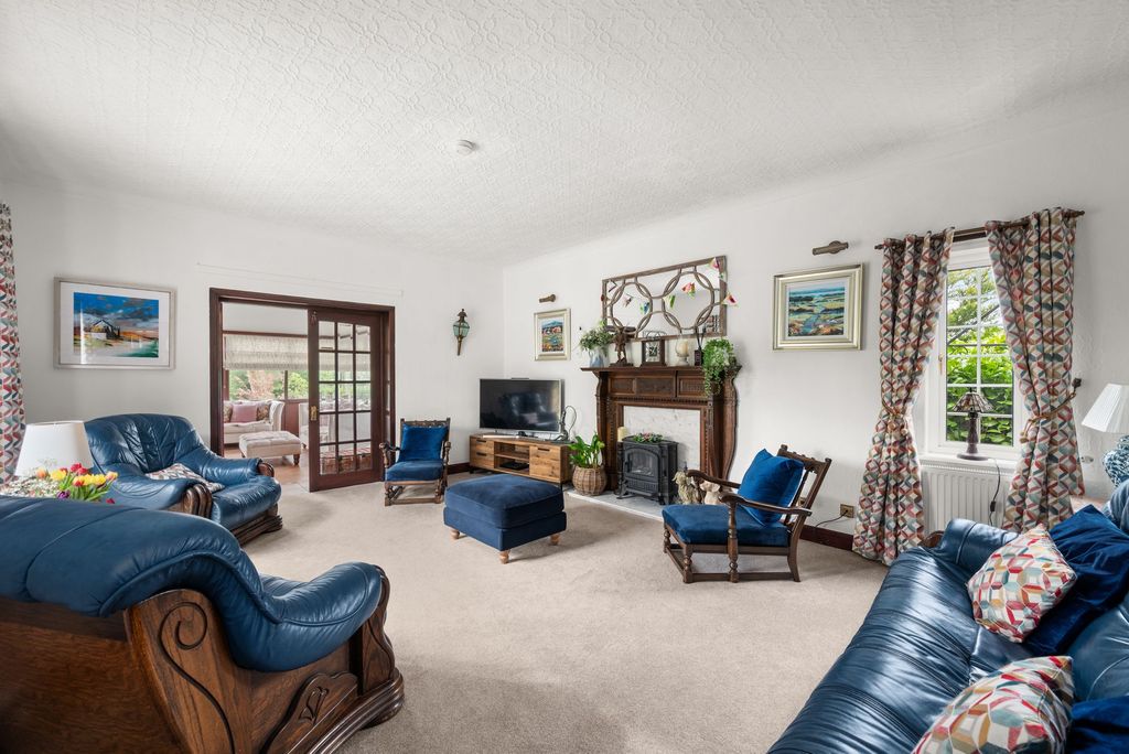 Property photo 3 of 27