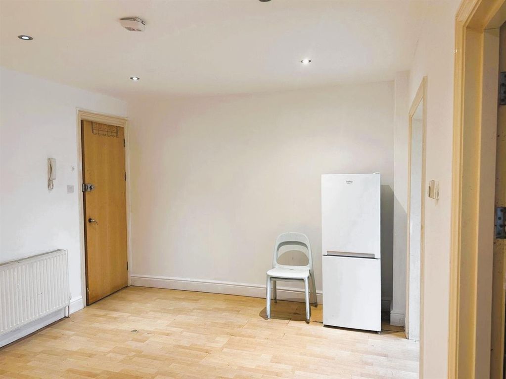 Property photo 2 of 7 Lounge