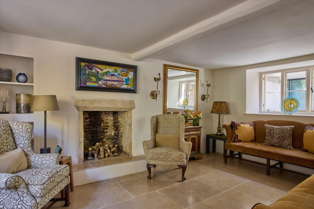 Property photo 2 of 19 Image