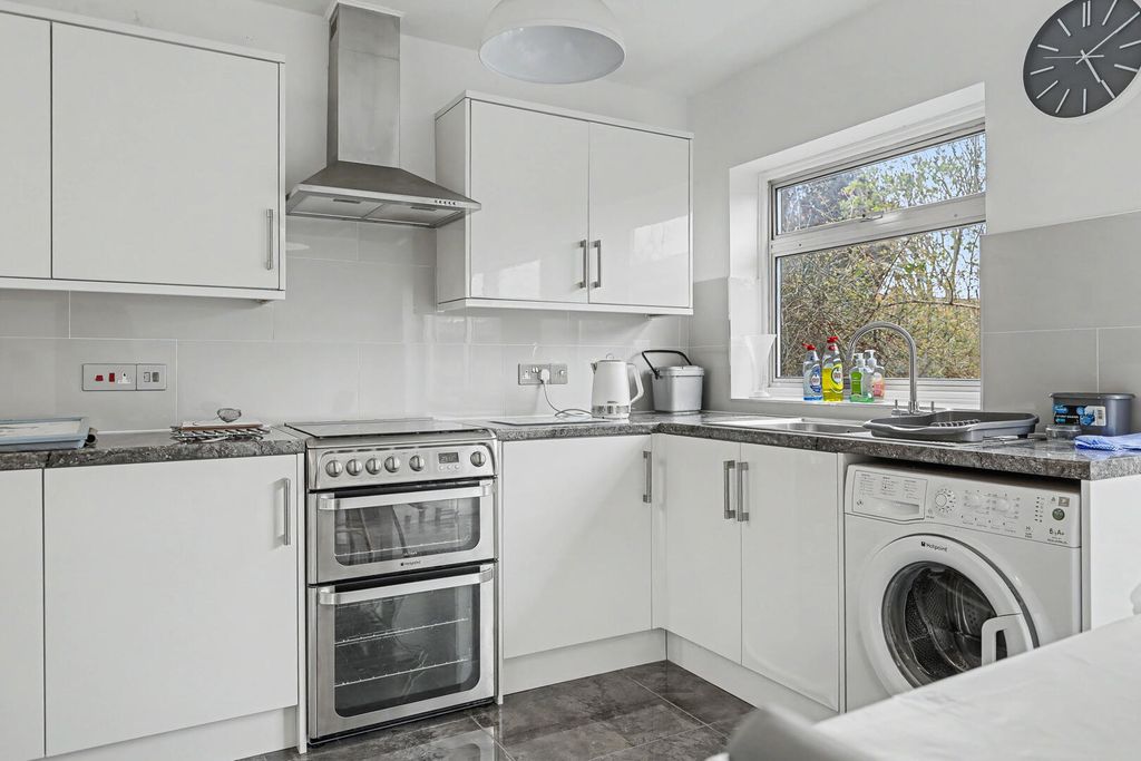 Property photo 3 of 19 Kitchen