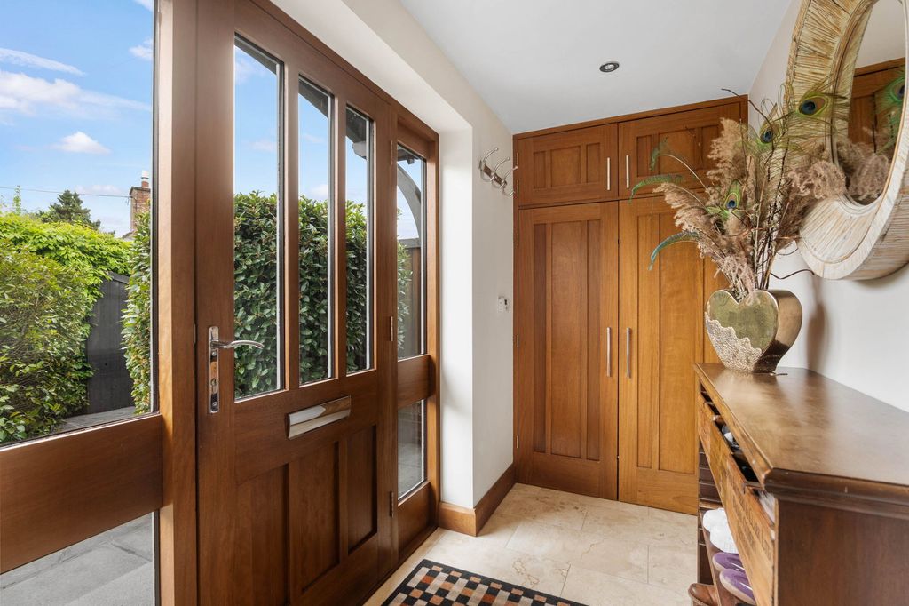 Property photo 2 of 26