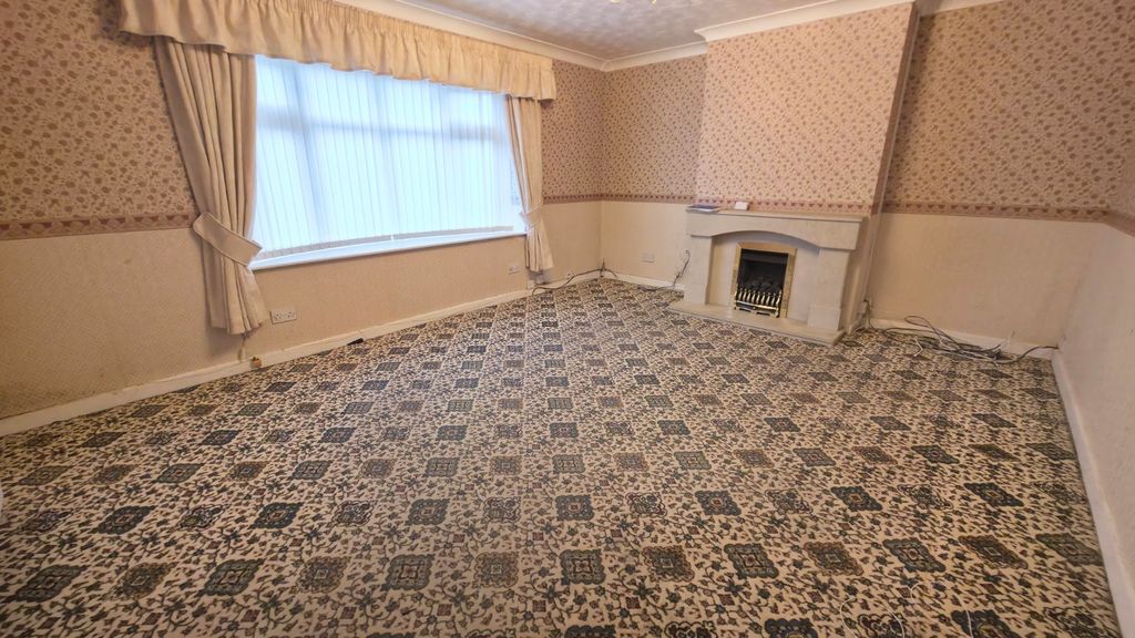 Property photo 2 of 12 Lounge