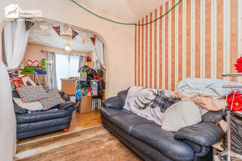 Property photo 3 of 11 2