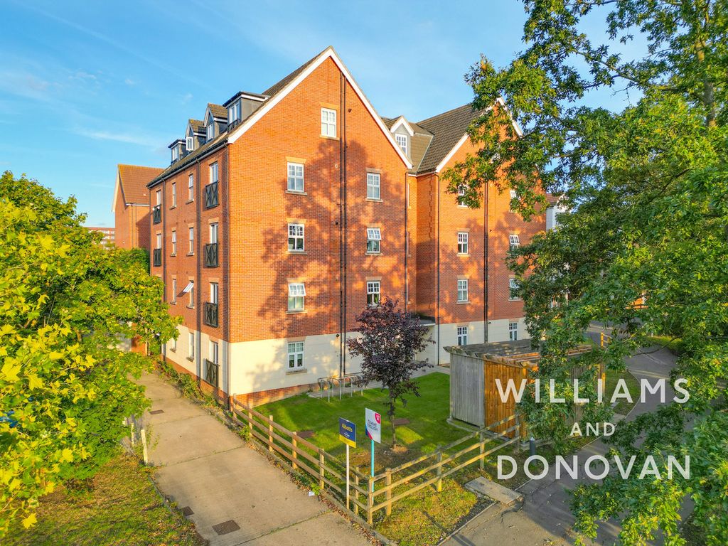 Property photo 1 of 18