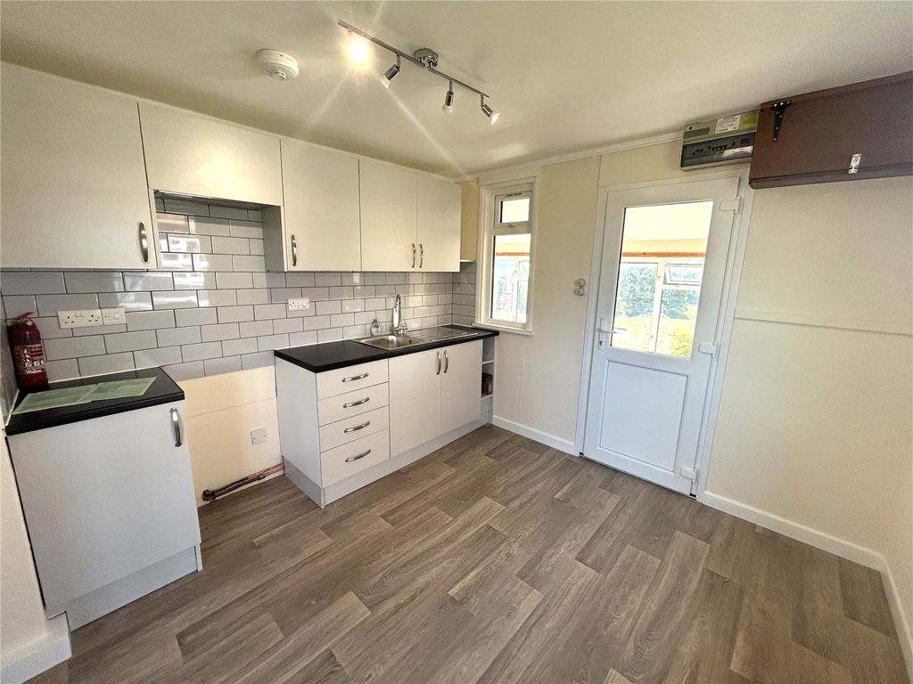 Property photo 2 of 11 Picture No. 12