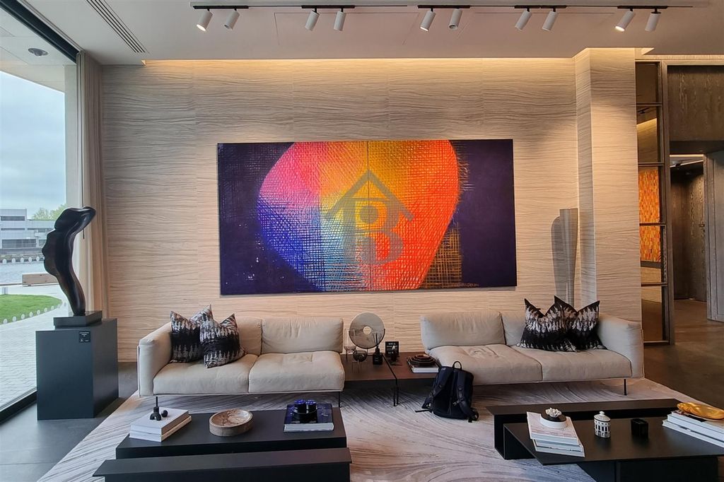 Property photo 1 of 12 1 Bedroom , 1 Park Drive For Sale By Barrain Londo