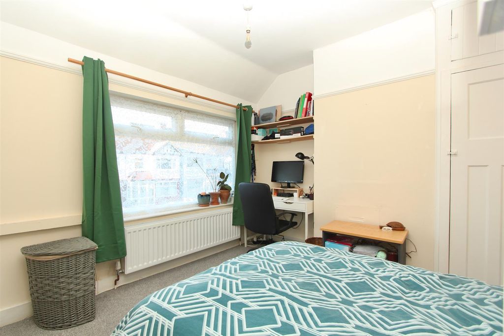 Property photo 2 of 14 Coombe Road, N22