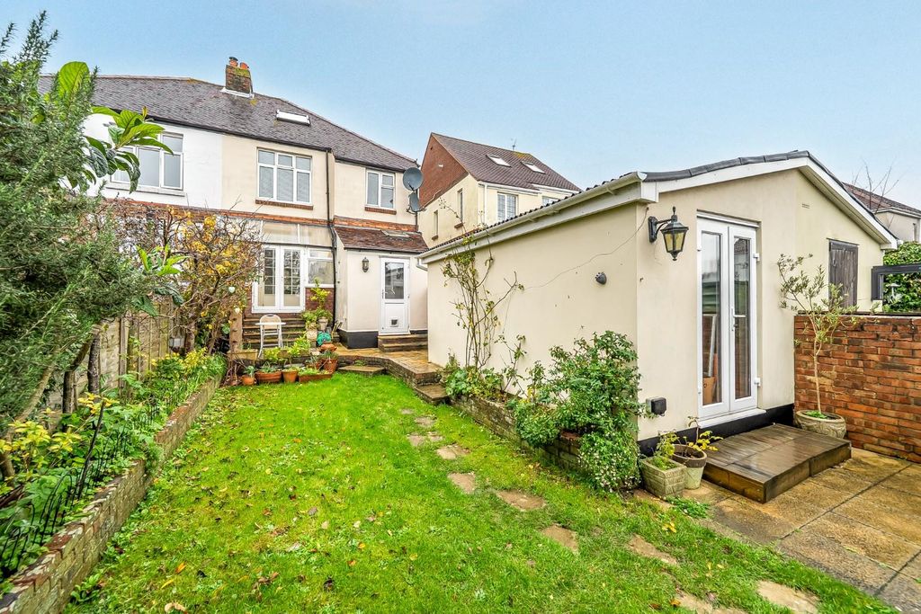 Property photo 1 of 23 1387578-20-6936F7F56F5B5.Jpg