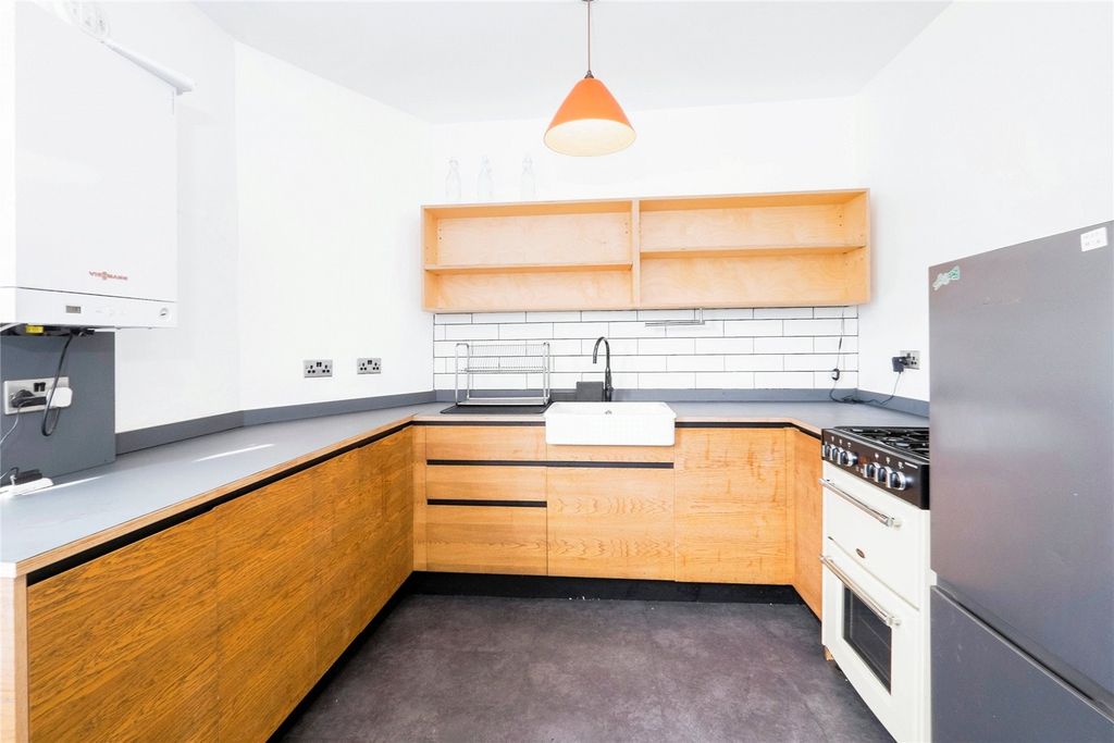 Property photo 3 of 12 Kitchen