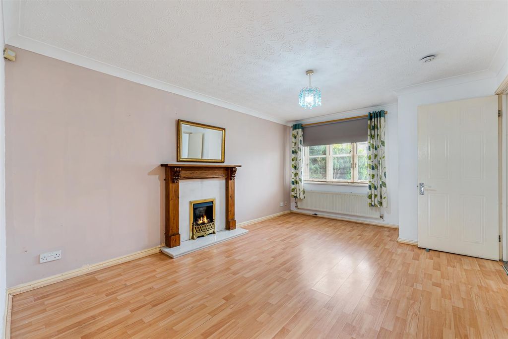 Property photo 3 of 20 18 Hemnett Road-25.Jpg