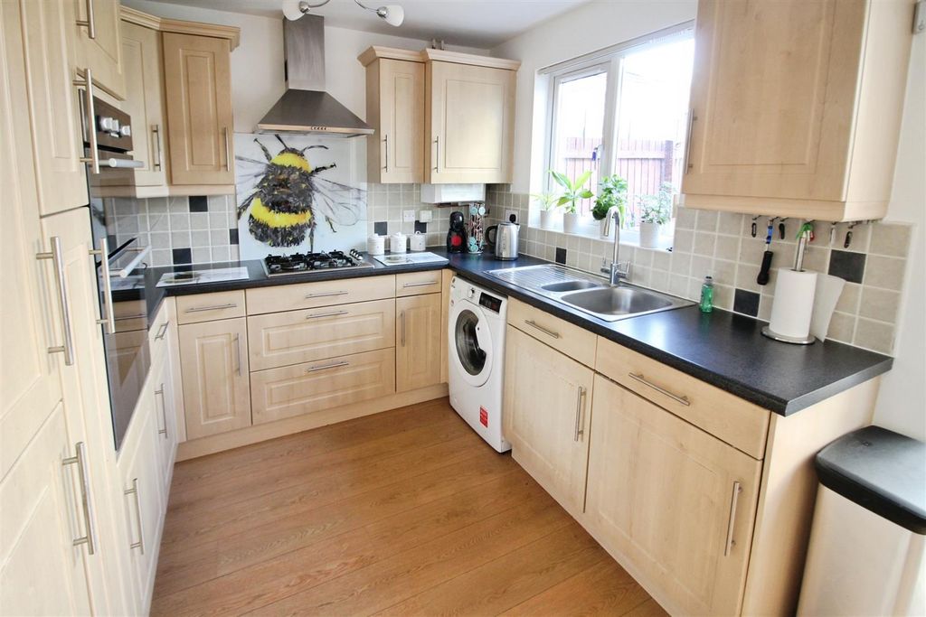 Property photo 3 of 21 Dining Kitchen