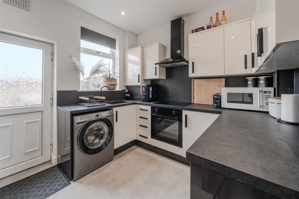 Property photo 2 of 19 Kitchen.Jpg