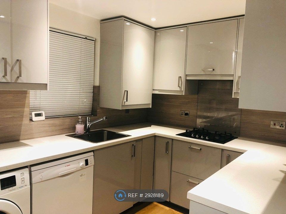 Property photo 3 of 8 Kitchen