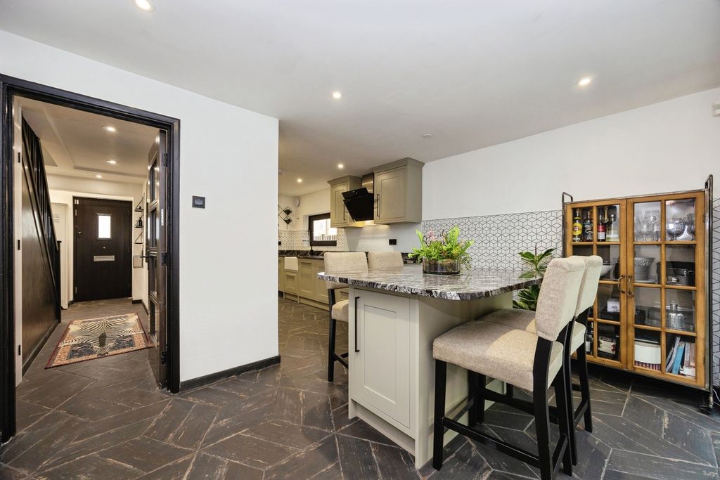 Property photo 2 of 27 Pbox-Img.Jpg