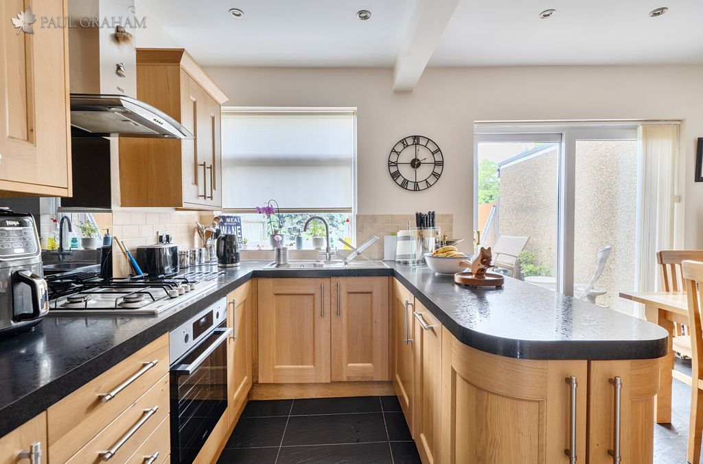 Property photo 3 of 19 B6999990-2F54-4266-A3d3-1d972145755E