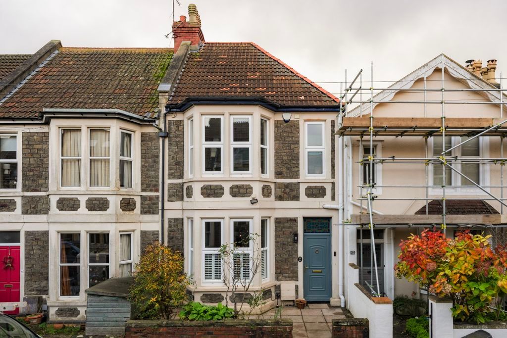 Property photo 2 of 20 External