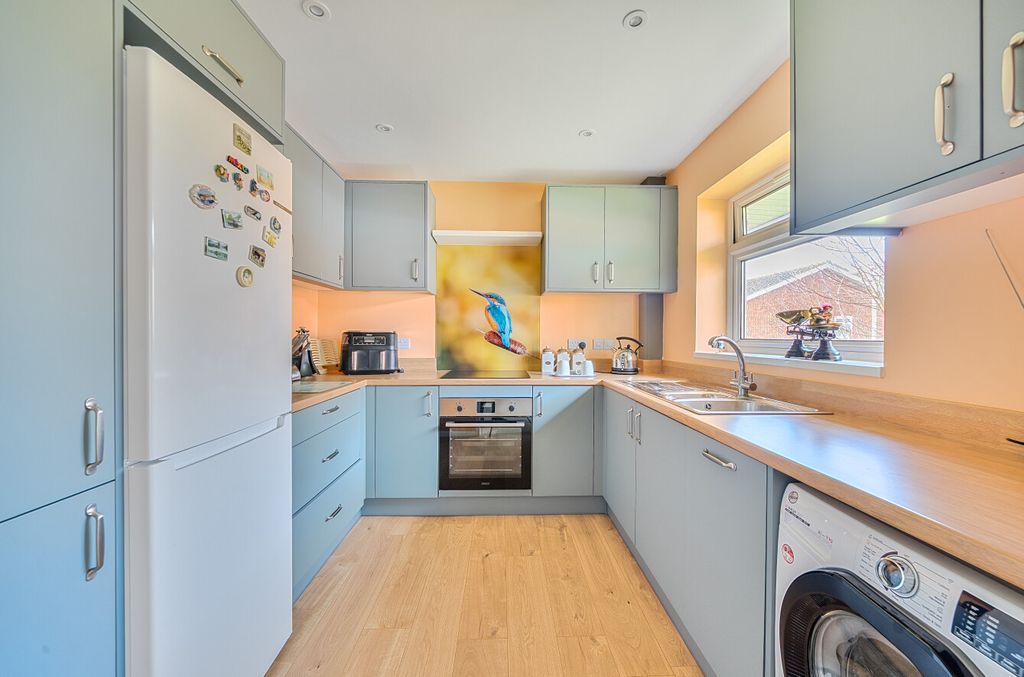 Property photo 2 of 14 1434737-16-69c3B9...