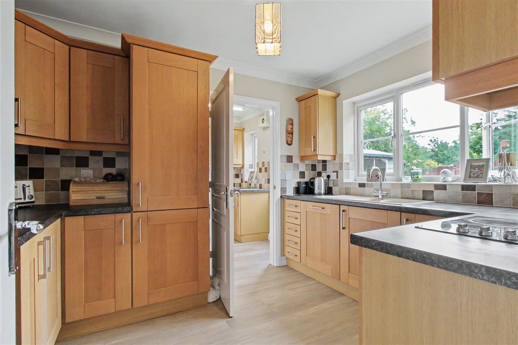 Property photo 3 of 23 Kitchen