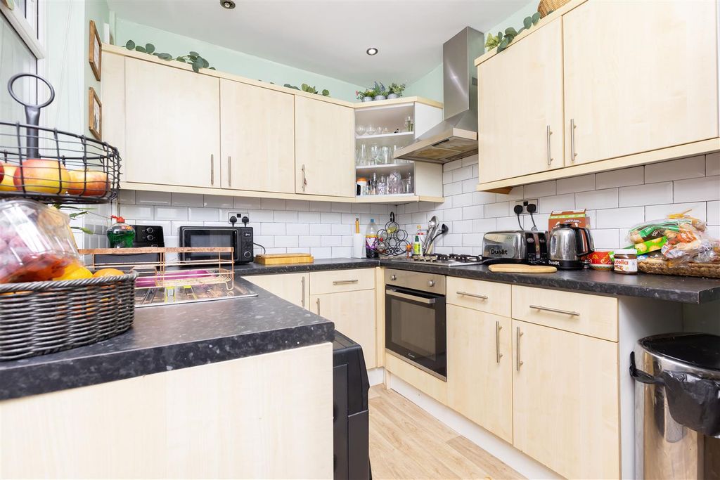 Property photo 3 of 27 Kitchen