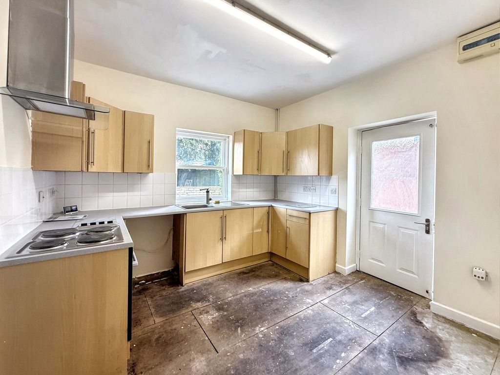 Property photo 3 of 9 Kitchen