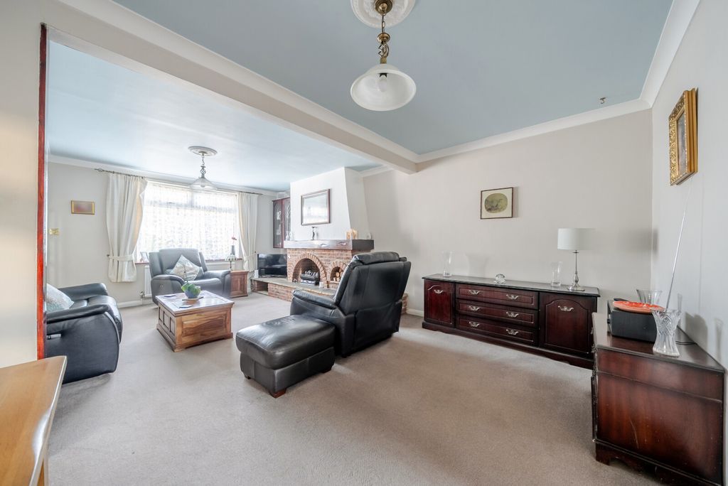 Property photo 2 of 14 Sitting Room