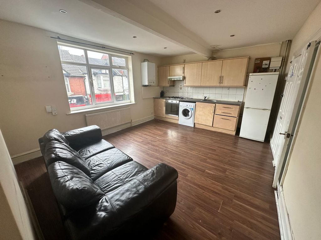 Property photo 3 of 9