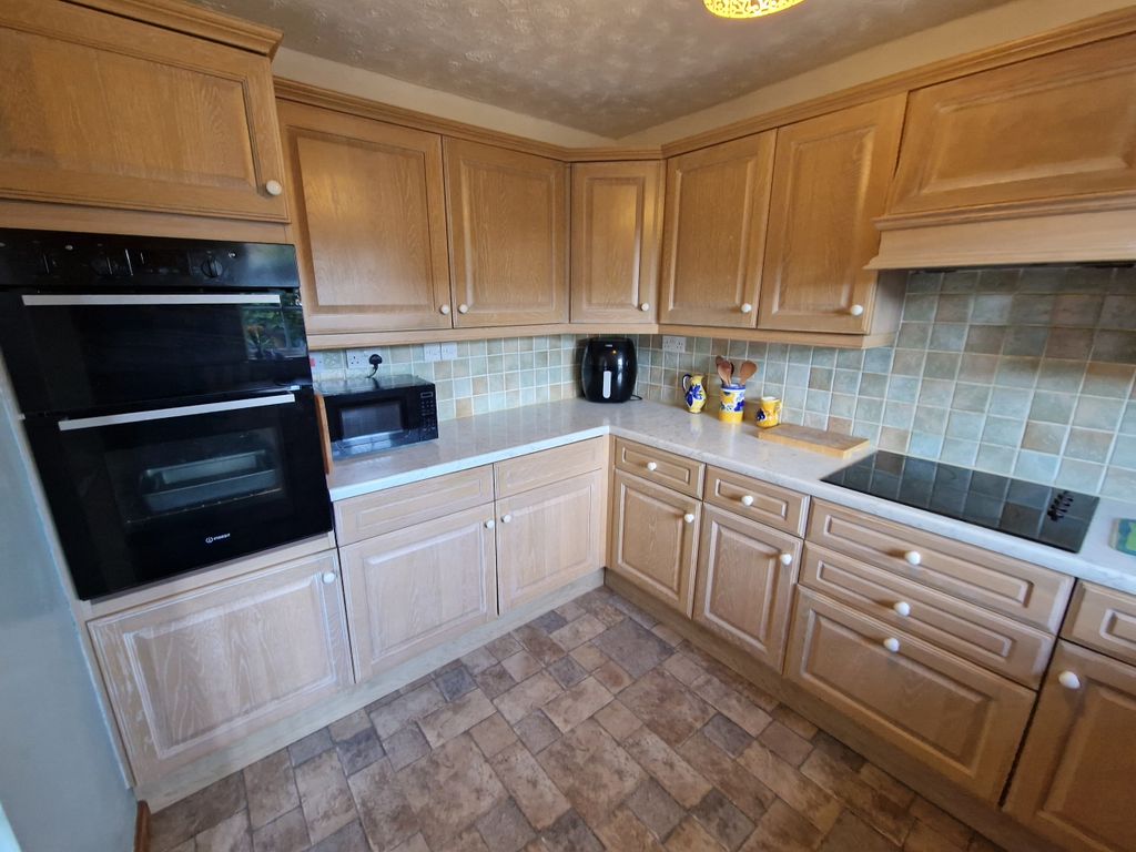 Property photo 3 of 23 Kitchen