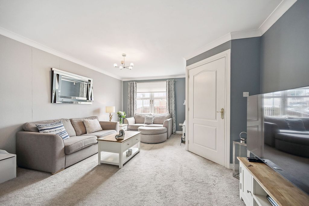 Property photo 2 of 25 Lounge