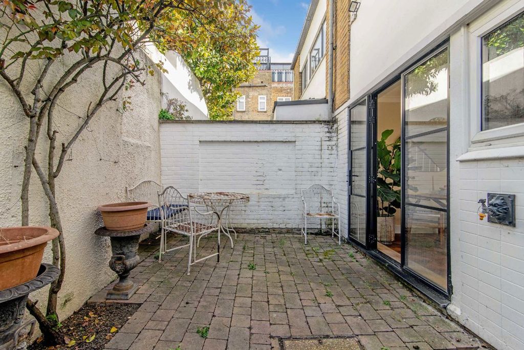 Property photo 3 of 6