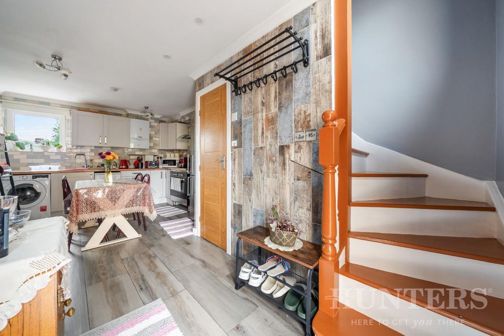 Property photo 1 of 12 22 Russell Road N15 5Ls-10.Jpg