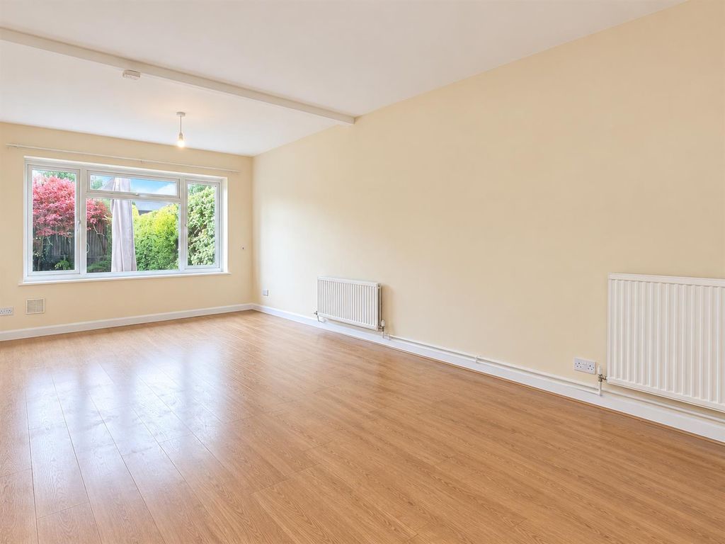 Property photo 3 of 11 375A8224-91D2-4E35-82A0-7927889Caa00.Png