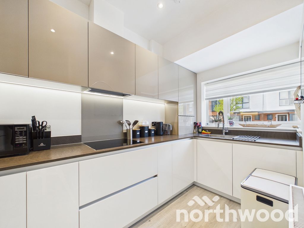 Property photo 3 of 28