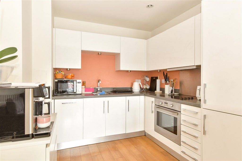 Property photo 2 of 8 Kitchen/Lounge /Dining Area