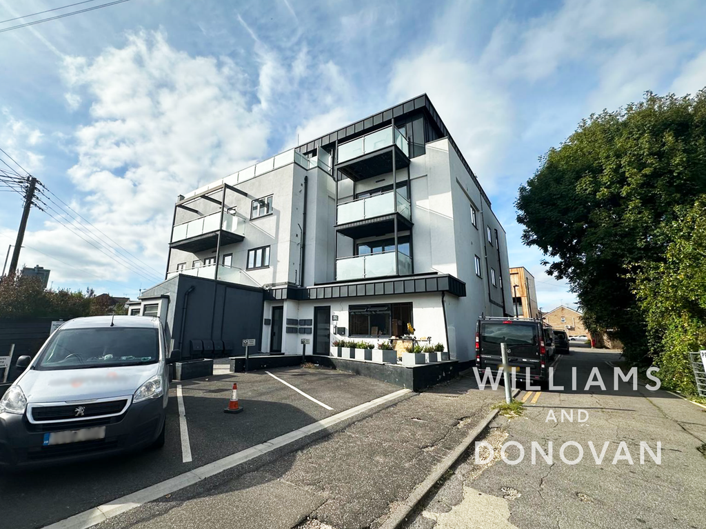 Property photo 1 of 10 Spa Place Front Ps Wm