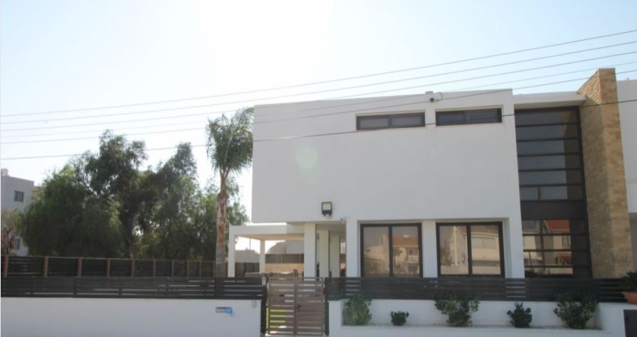 Property photo 2 of 20