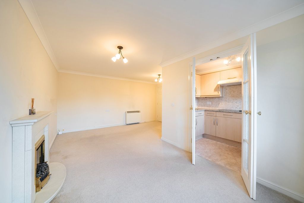 Property photo 3 of 18 1394763-5-694Bff9...