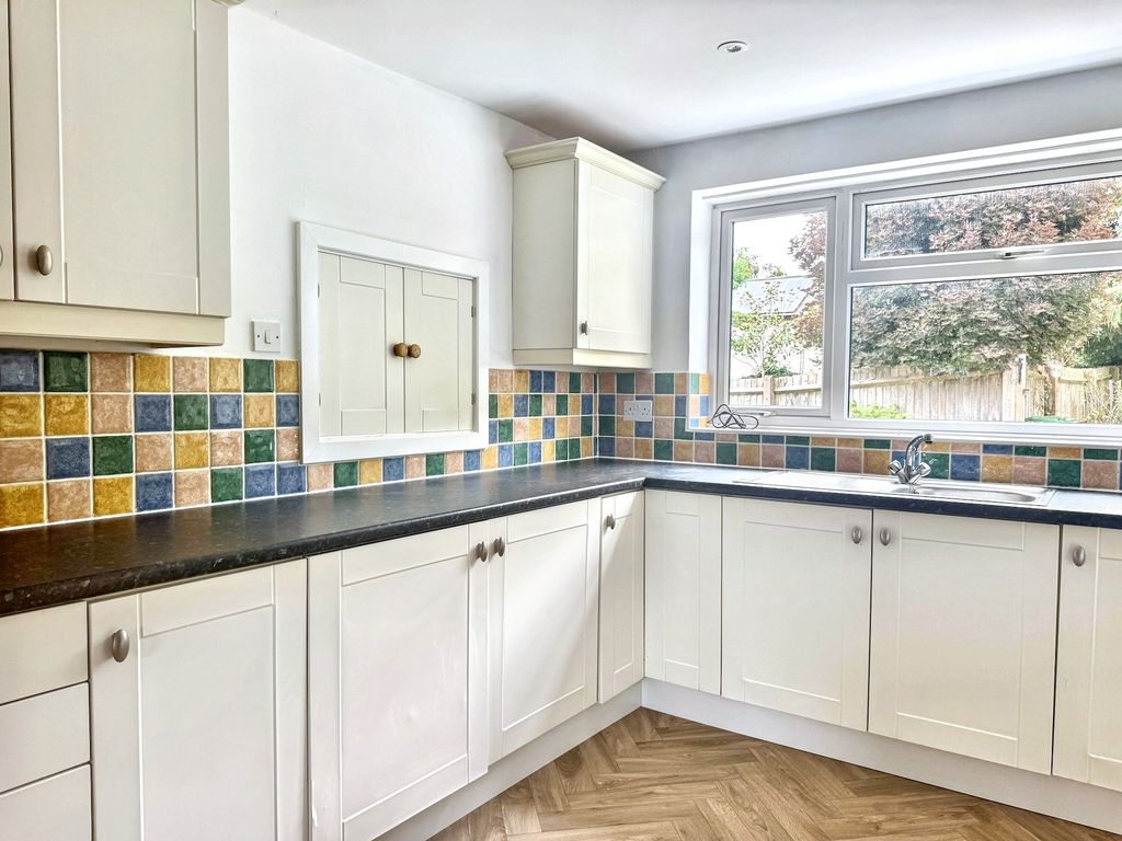Property photo 3 of 31 Kitchen