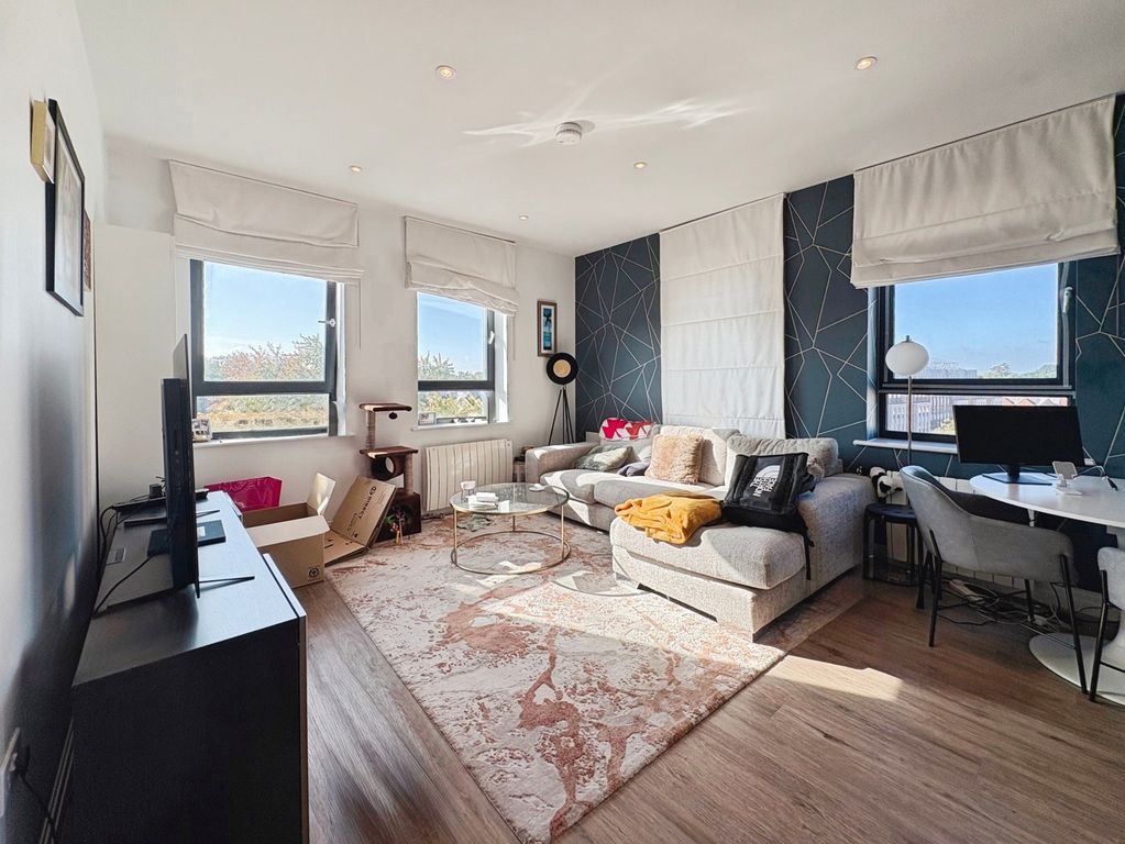 Property photo 2 of 8 Pbox-Img.Jpg