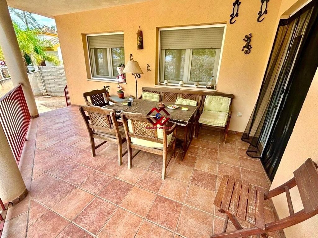 Property photo 2 of 33
