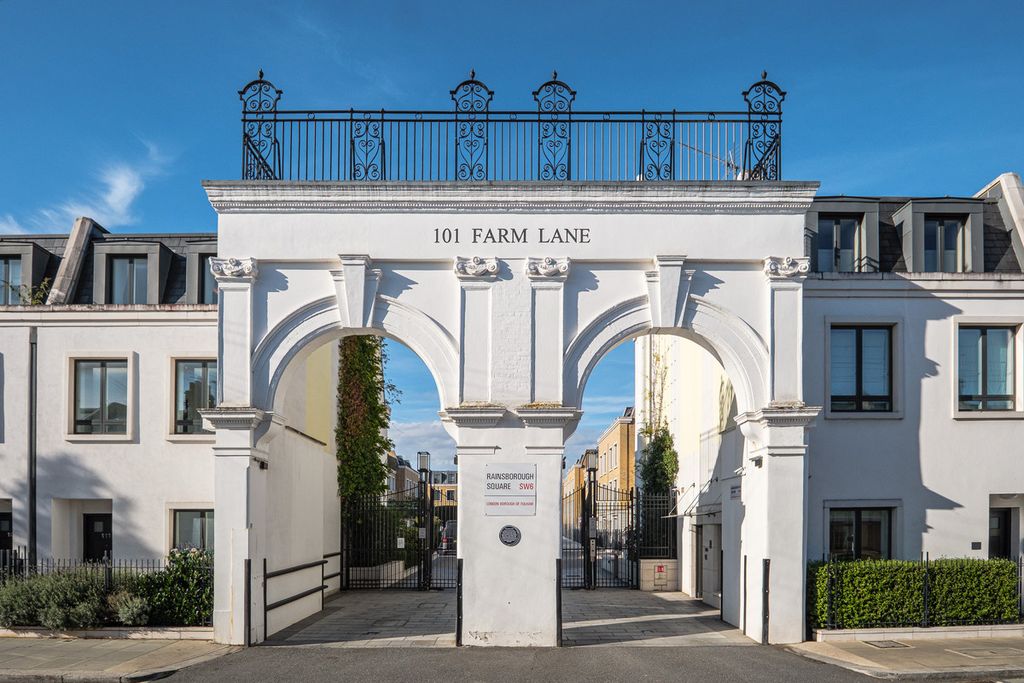 Property photo 2 of 42