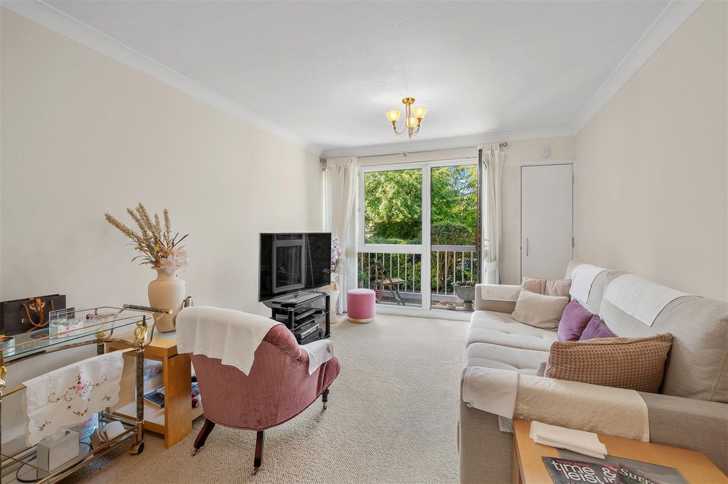 Property photo 3 of 13 Flat 6 Warwick Court-5.Jpg