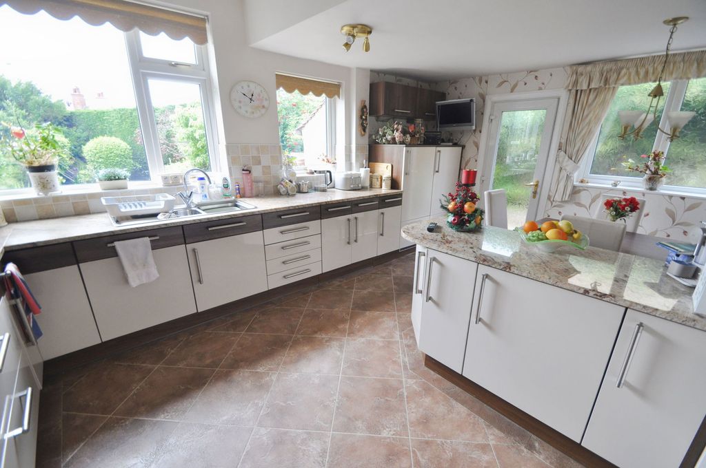 Property photo 3 of 44