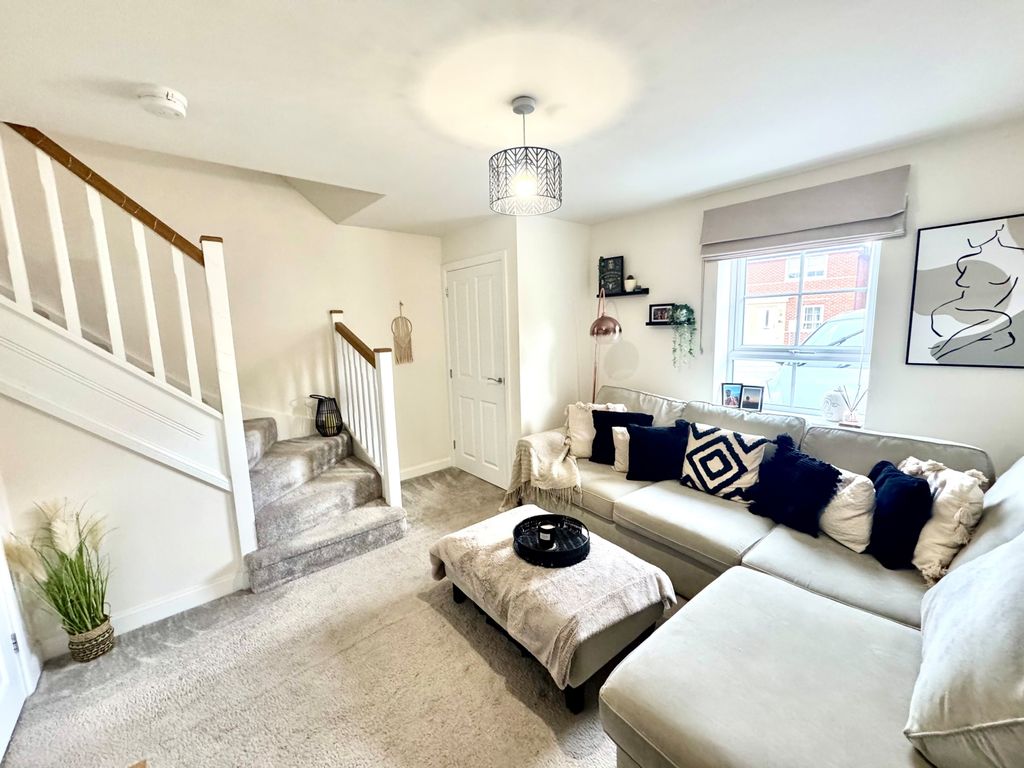 Property photo 1 of 12 Lounge