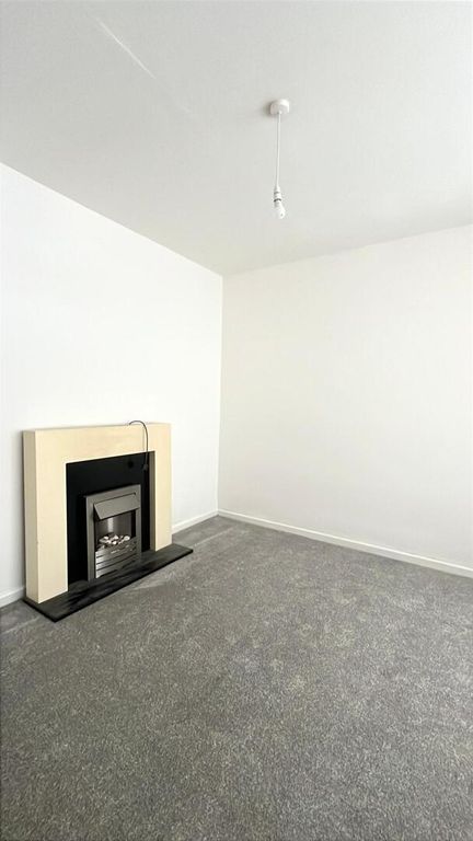 Property photo 3 of 10 Living Room