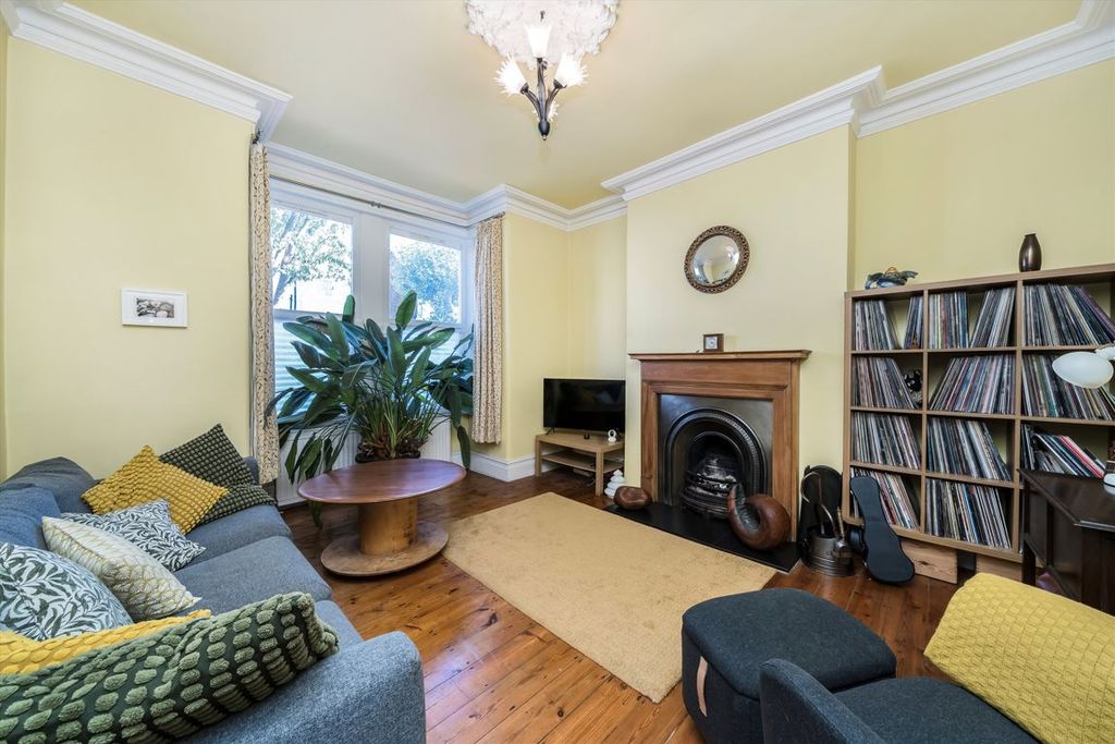 Property photo 2 of 9