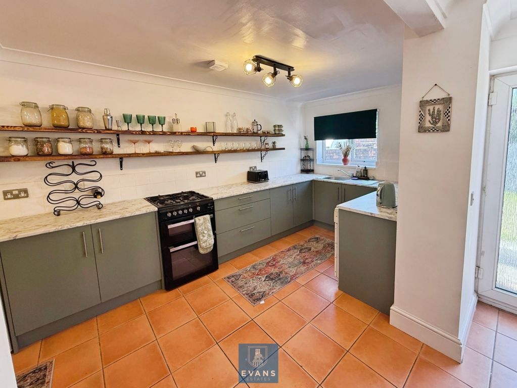 Property photo 1 of 17 Kitchen