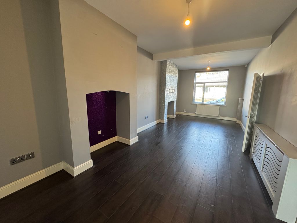 Property photo 2 of 31