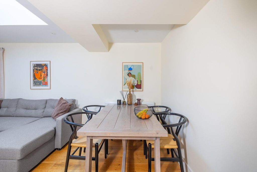 Property photo 3 of 25 Char9805.Jpg